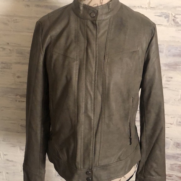 BERNARDO Tailored Faux Leather Jacket size Large. Chest measures 15”, - Picture 5 of 7